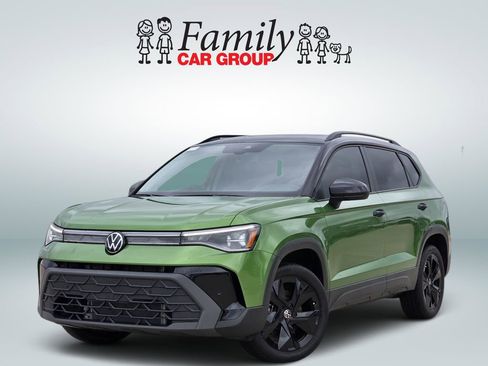 Used 2025 Volkswagen Taos SE FWD image 1