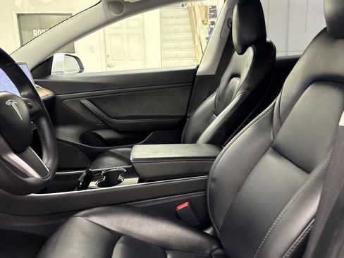 Used 2020 Tesla Model 3 Standard Range Plus image 4