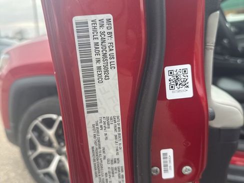 Used 2025 Jeep Compass Limited image 13