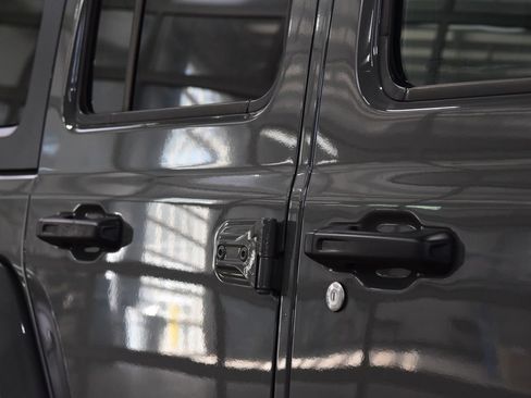 Used 2021 Jeep Wrangler Unlimited Sahara w/ Safety Group AWD/4WD image 18