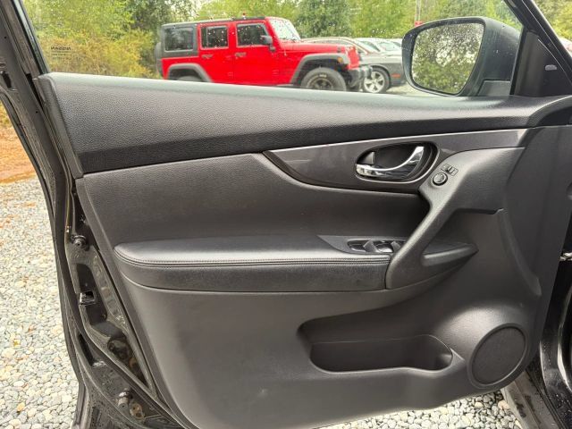 Used 2017 Nissan Rogue SV FWD image 11
