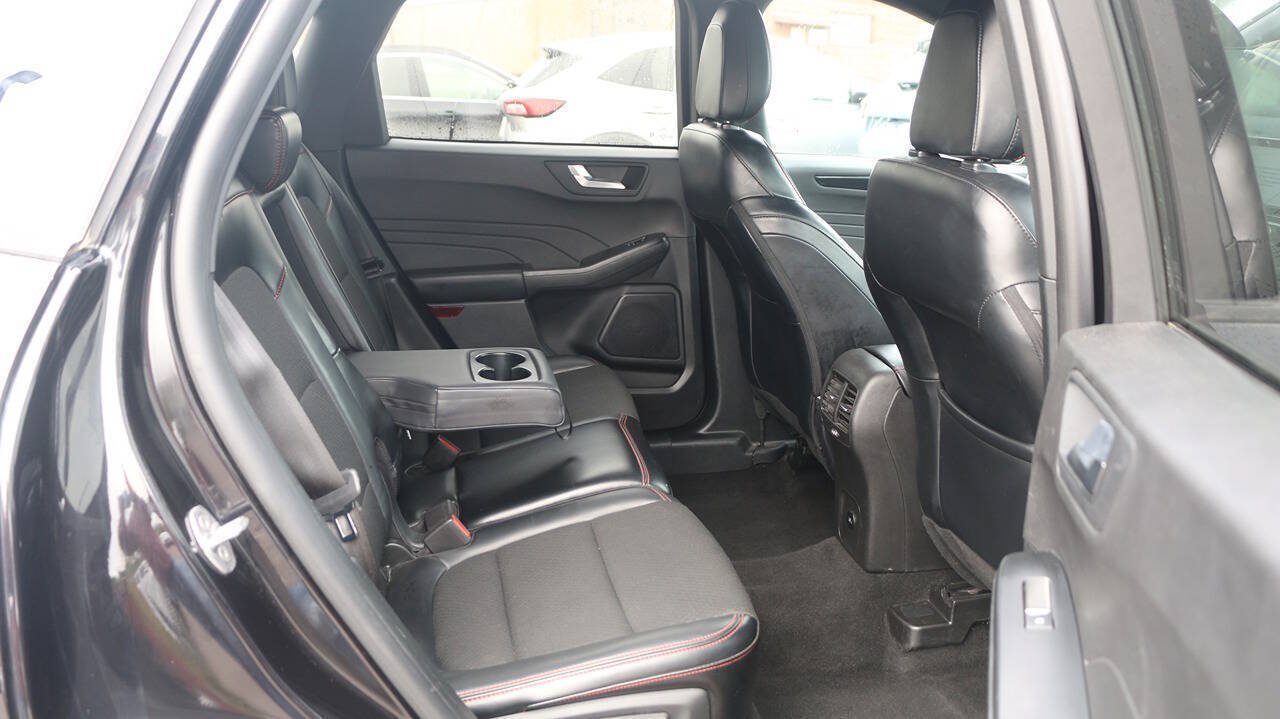 Used 2025 Ford Escape ST-Line Select AWD/4WD image 14