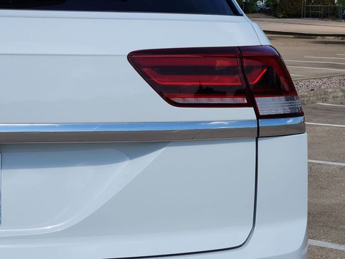 Used 2022 Volkswagen Atlas Cross Sport SE image 16