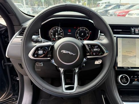 New 2026 Jaguar F-PACE R-Dynamic S image 17