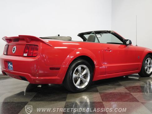 Used 2005 Ford Mustang GT image 17