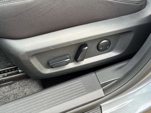 Used 2025 Nissan Rogue SV image 23