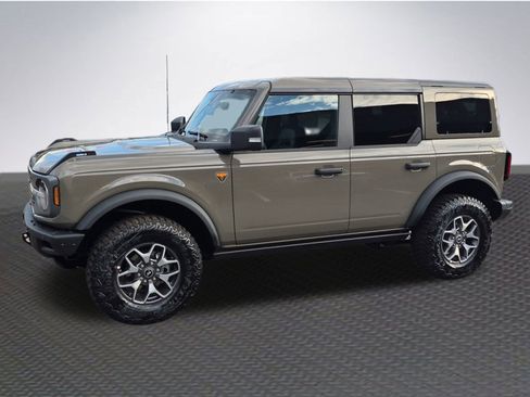 New 2025 Ford Bronco Badlands image 2