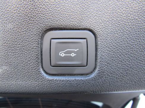 Used 2025 GMC Acadia Elevation image 27