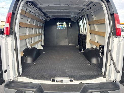 Used 2024 GMC Savana 2500 w/ Driver Convenience Package image 21