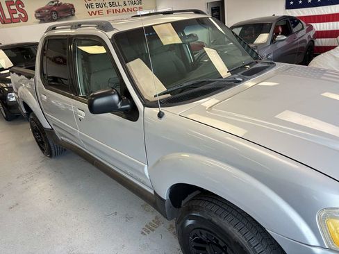 Used 2002 Ford Explorer Sport Trac 4x4 image 4