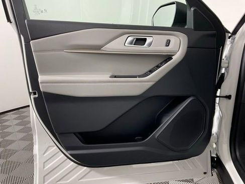 New 2026 Ford Explorer Active w/ Active Comfort Package image 12