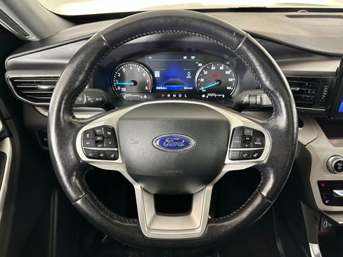 Used 2023 Ford Explorer XLT w/ Equipment Group 202A image 11