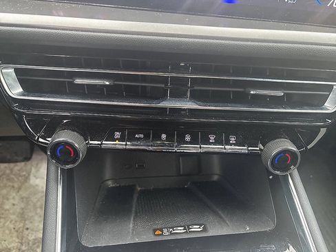 Certified 2024 Chevrolet Traverse LT w/ Trailering Package image 14