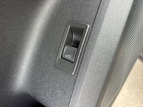 Used 2025 Audi Q5 Premium image 25