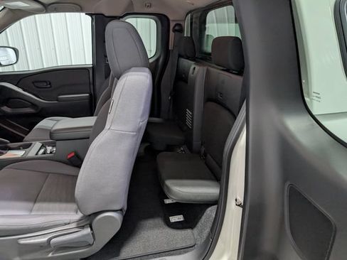 Used 2024 Nissan Frontier S w/ Technology Package RWD image 9