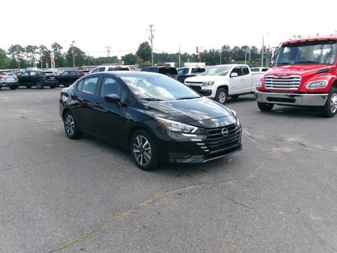 Used 2025 Nissan Versa SV FWD image 4