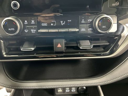 Used 2023 Toyota Highlander LE image 16