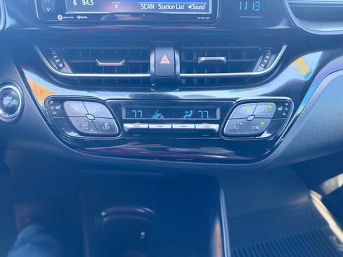 Used 2018 Toyota C-HR XLE FWD image 21