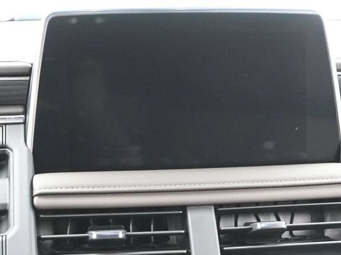 Used 2024 GMC Yukon XL SLT w/ SLT Luxury Package AWD/4WD image 27