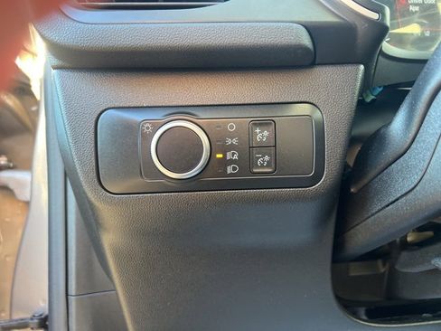 Used 2020 Ford Escape SE image 23