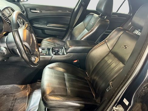 Used 2019 Chrysler 300 S AWD/4WD image 19