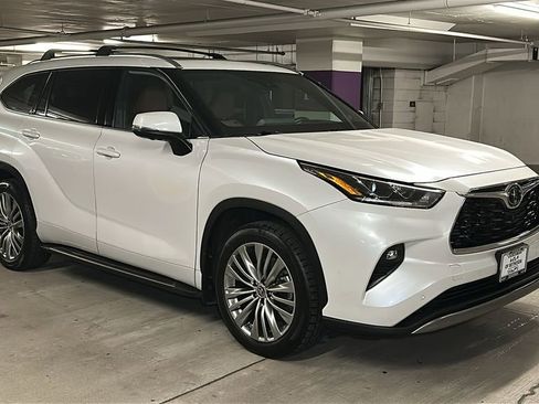 Used 2023 Toyota Highlander Platinum image 1