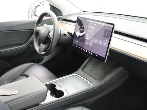 Used 2022 Tesla Model Y Performance AWD/4WD image 26