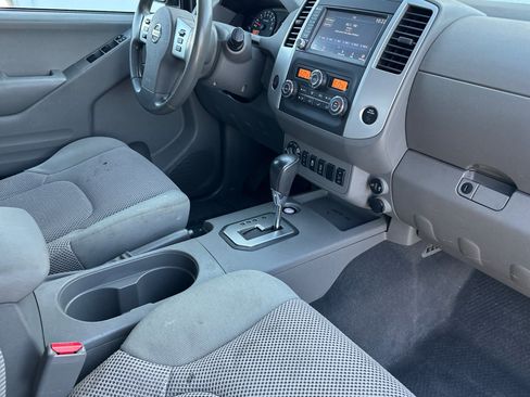 Certified 2021 Nissan Frontier SV w/ Midnight Edition Floor Mats image 15