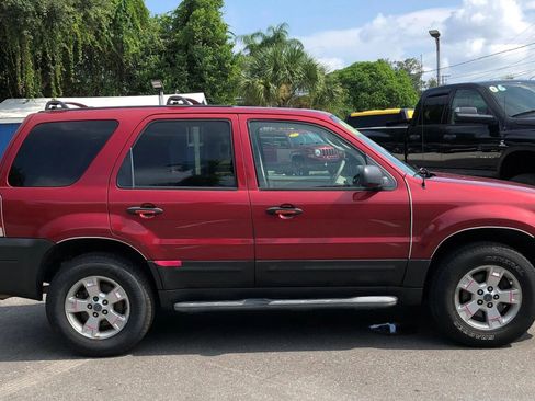 Used 2005 Ford Escape XLT image 2