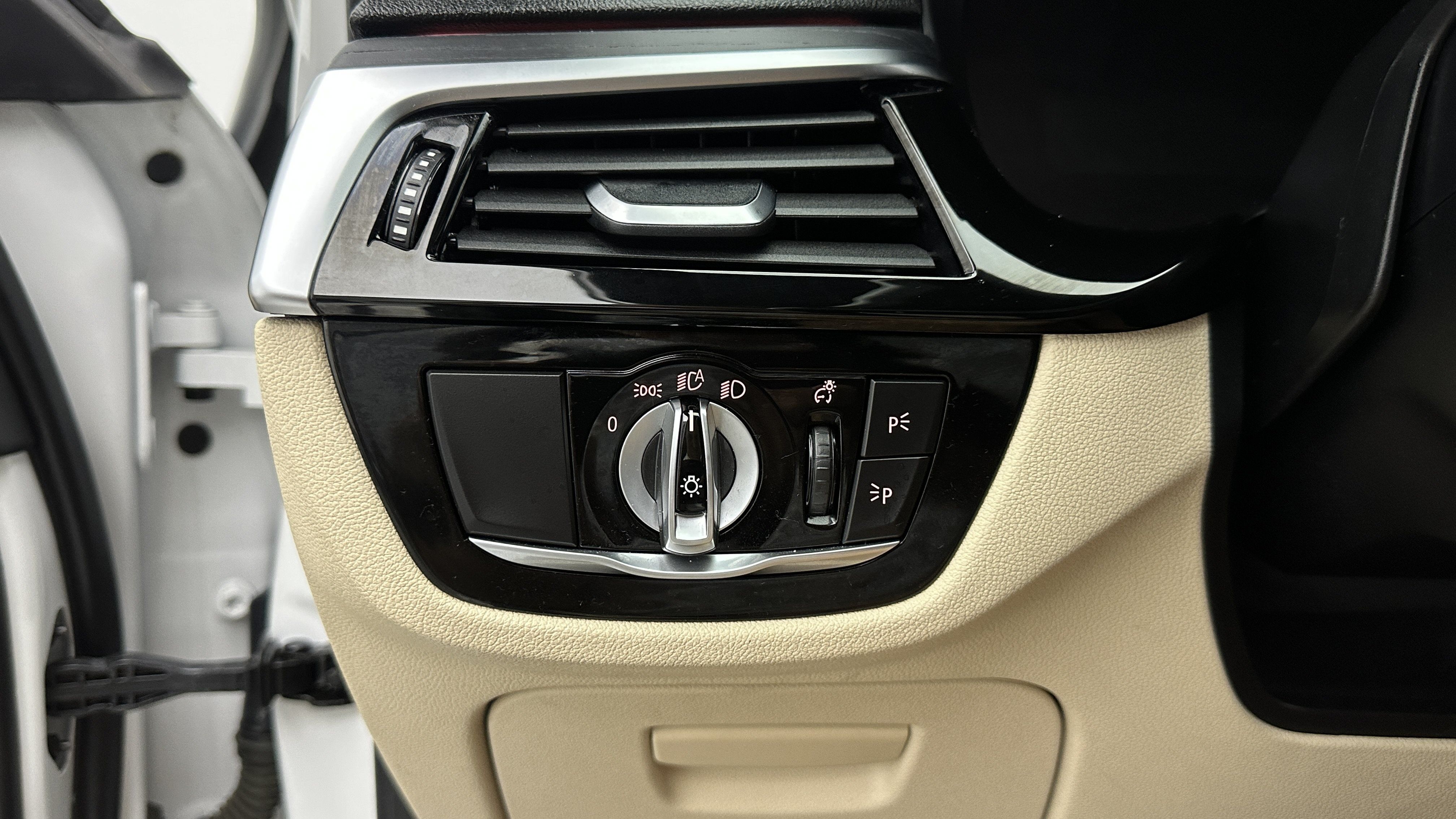 Used 2022 BMW 530i RWD image 19