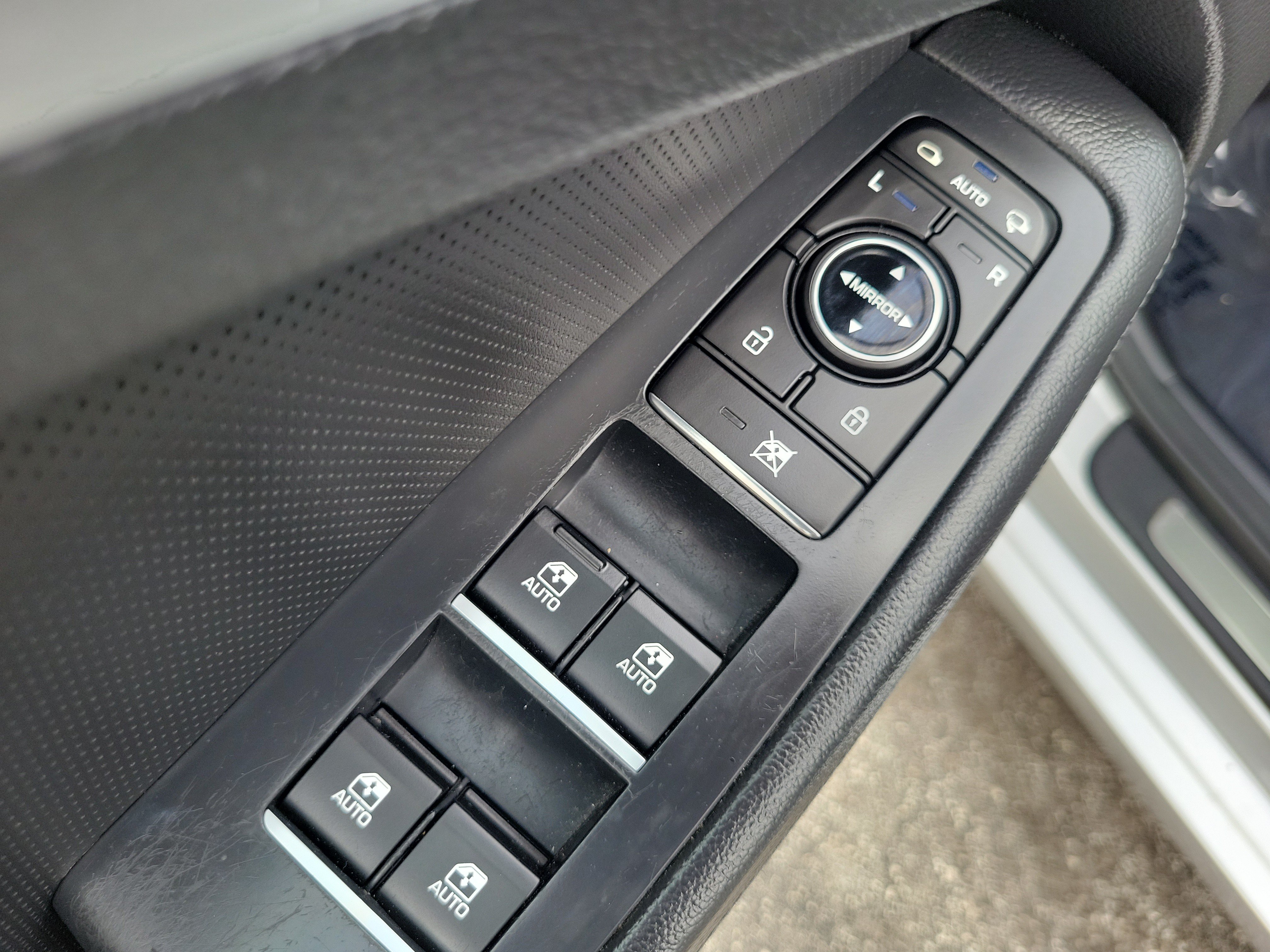 Used 2017 Genesis G80 3.8 RWD image 24