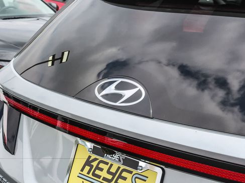 Certified 2023 Hyundai Tucson SEL AWD/4WD image 11