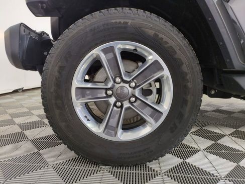 Used 2019 Jeep Wrangler Unlimited Sahara AWD/4WD image 29