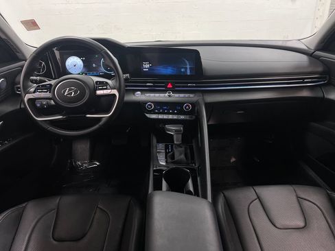 Used 2023 Hyundai Elantra Limited FWD image 14