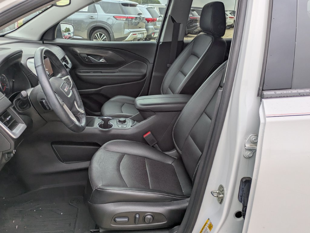 Used 2023 GMC Terrain SLT w/ Infotainment Package II FWD image 4