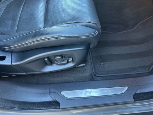 Used 2017 Jaguar F-PACE R-Sport image 28