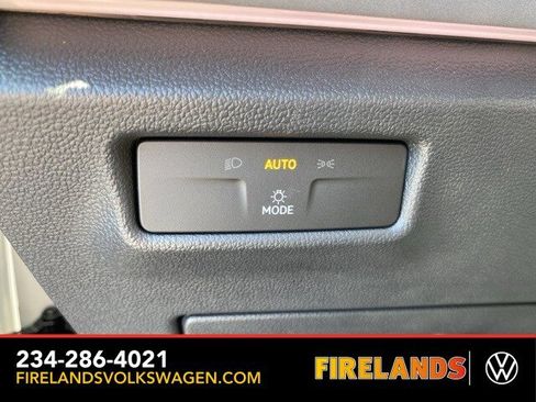 New 2025 Volkswagen Tiguan SE image 33