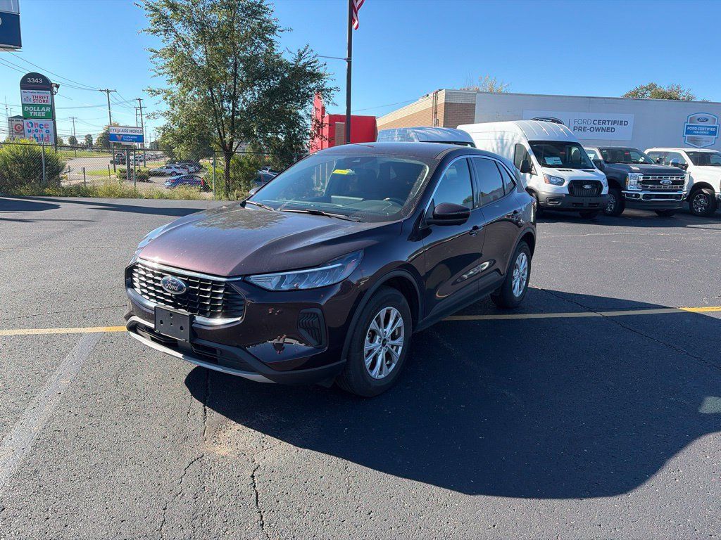 Used 2023 Ford Escape Active w/ Tech Pack #2 AWD/4WD image 1