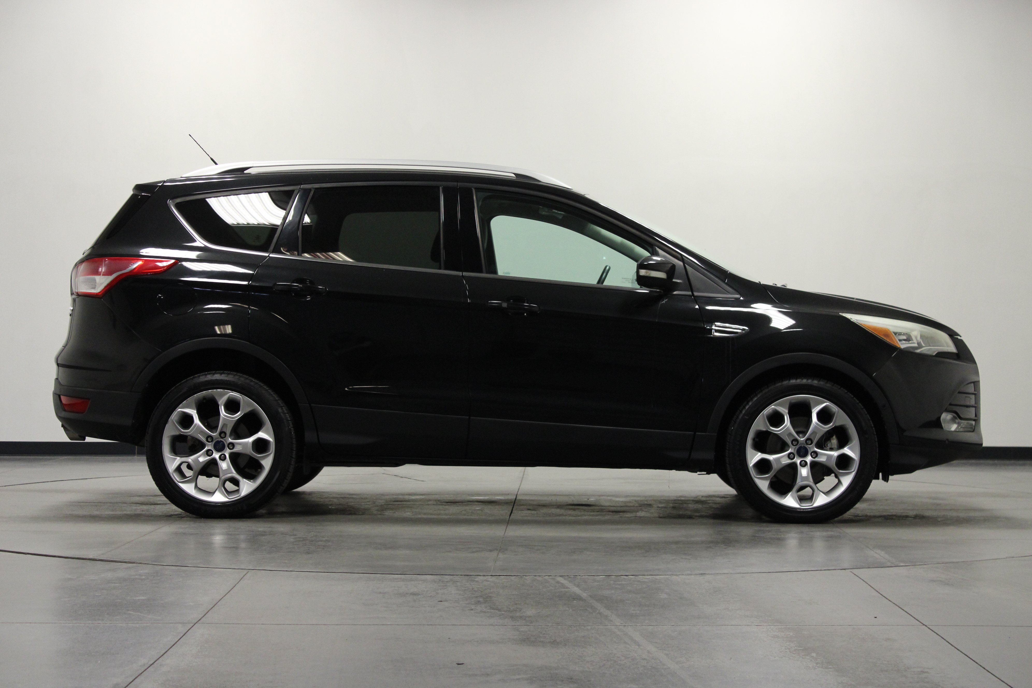 Used 2015 Ford Escape Titanium w/ Canadian Touring Package AWD/4WD image 3
