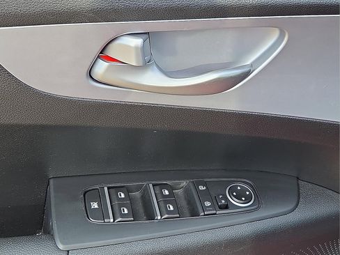 Used 2024 Kia Forte LXS image 13