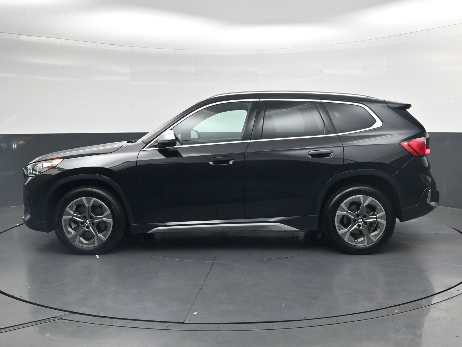 Used 2024 BMW X1 xDrive28i AWD/4WD image 7