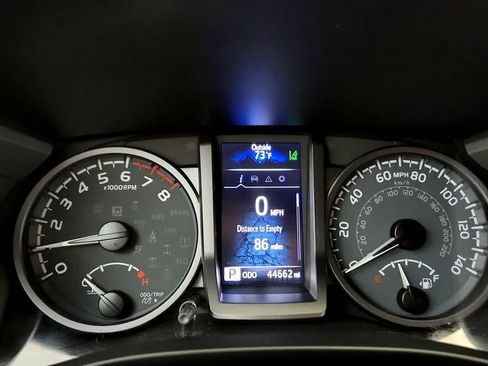 Certified 2022 Toyota Tacoma TRD Off-Road w/ Technology Package AWD/4WD image 25