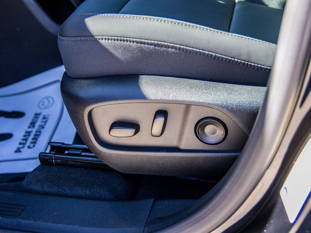 New 2026 GMC Terrain AT4 w/ Technology Package II AWD/4WD image 25