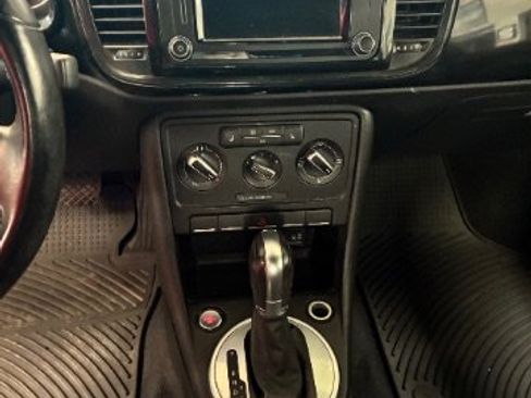 Used 2018 Volkswagen Beetle 2.0T S w/ Style & Comfort Package For S image 15