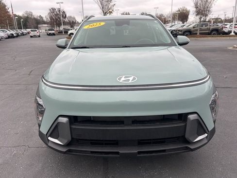 Used 2025 Hyundai Kona SEL image 2