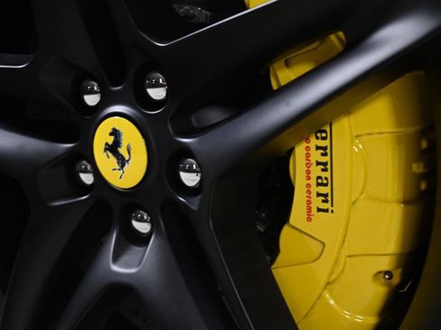 Used 2022 Ferrari SF90 Spider image 23