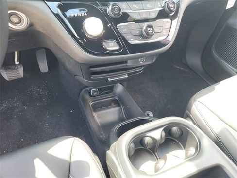 New 2026 Chrysler Pacifica Select image 10