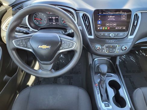 Used 2023 Chevrolet Malibu LT image 2