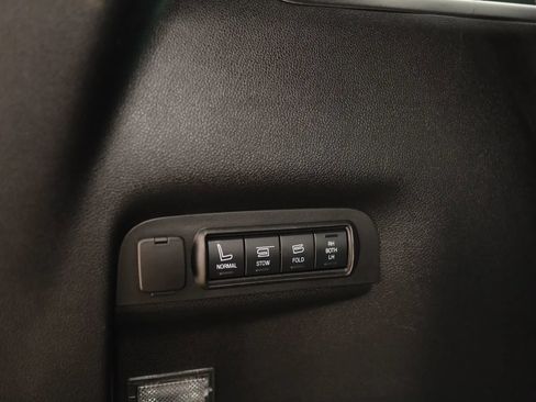 Used 2016 Ford Explorer Platinum AWD/4WD image 38