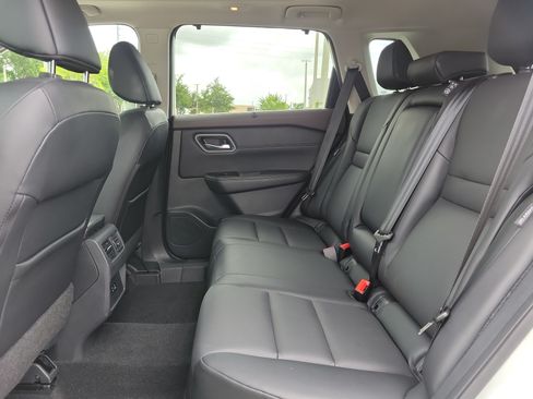 Certified 2021 Nissan Rogue SV w/ Premium Package FWD image 18